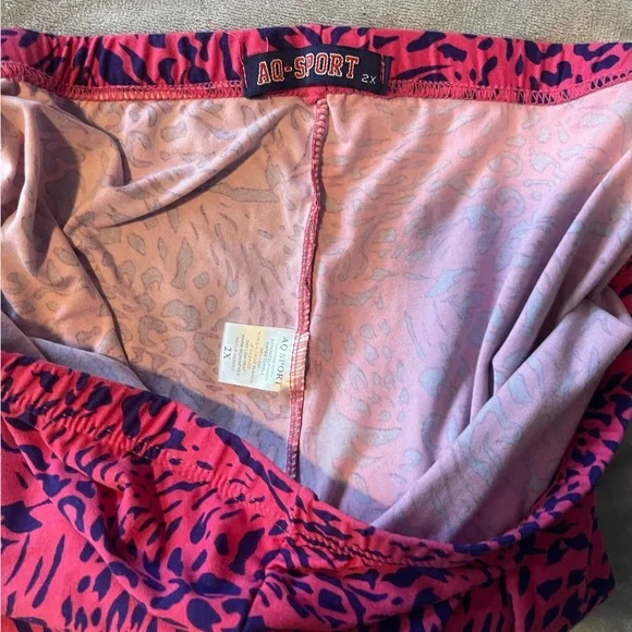 Stylish Pink and Black Women's Shorts - Picture 3 of 4